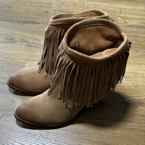 Frye Ilana Fringe Suede Tan Ankle Booties Size 10 B